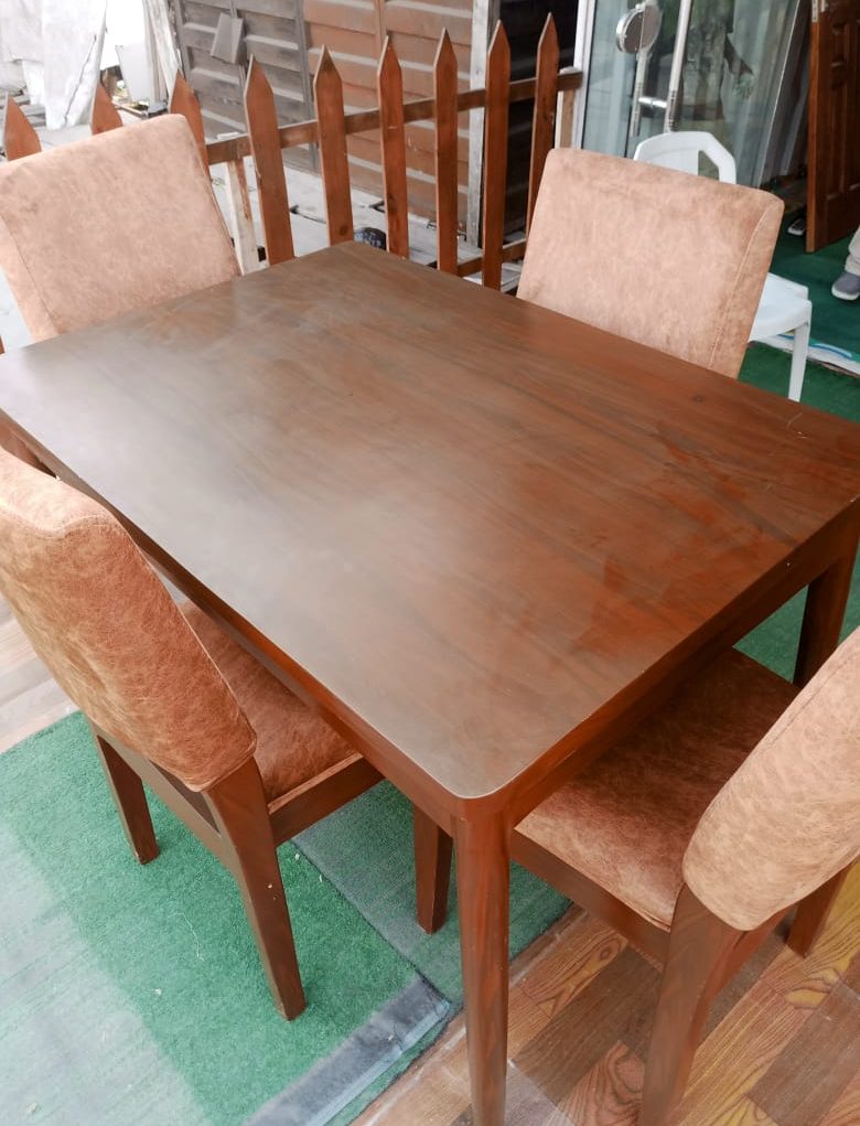 4-chair dining set