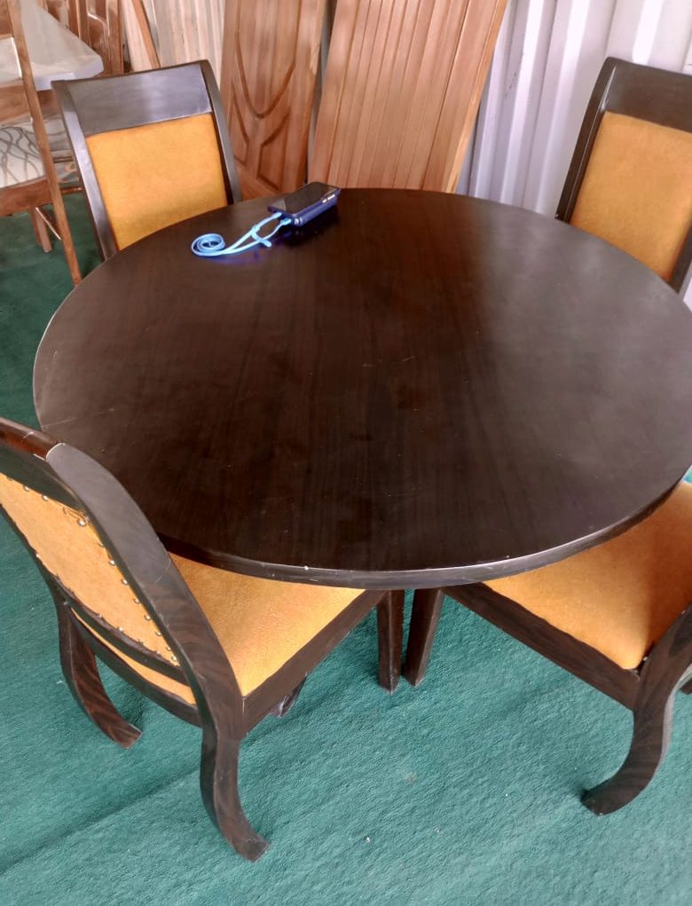 4-Chair Round Dining Set